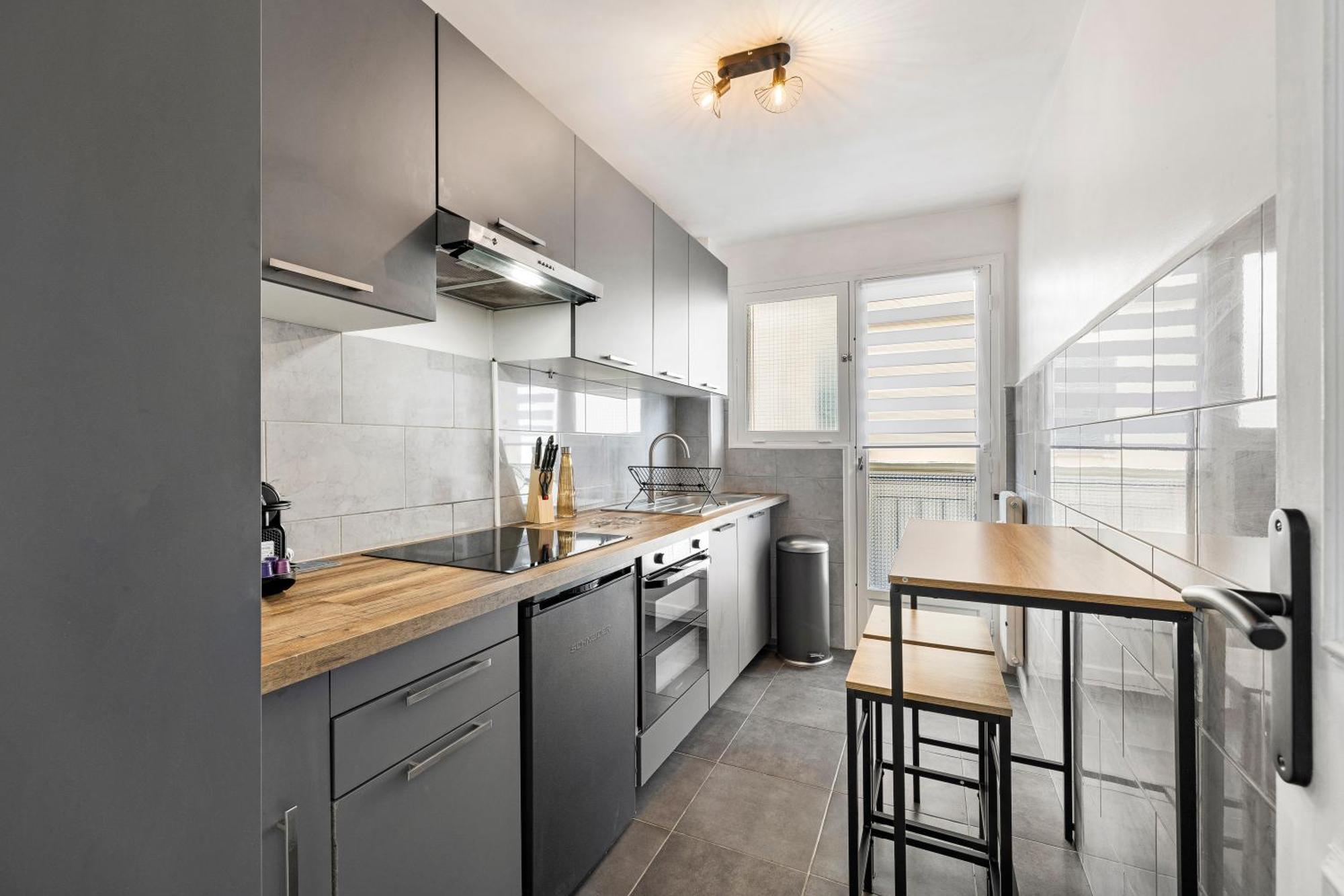 Renting - Philibert - Elegant Spacious Quiet Near The Port Free Parking Appartement Nice