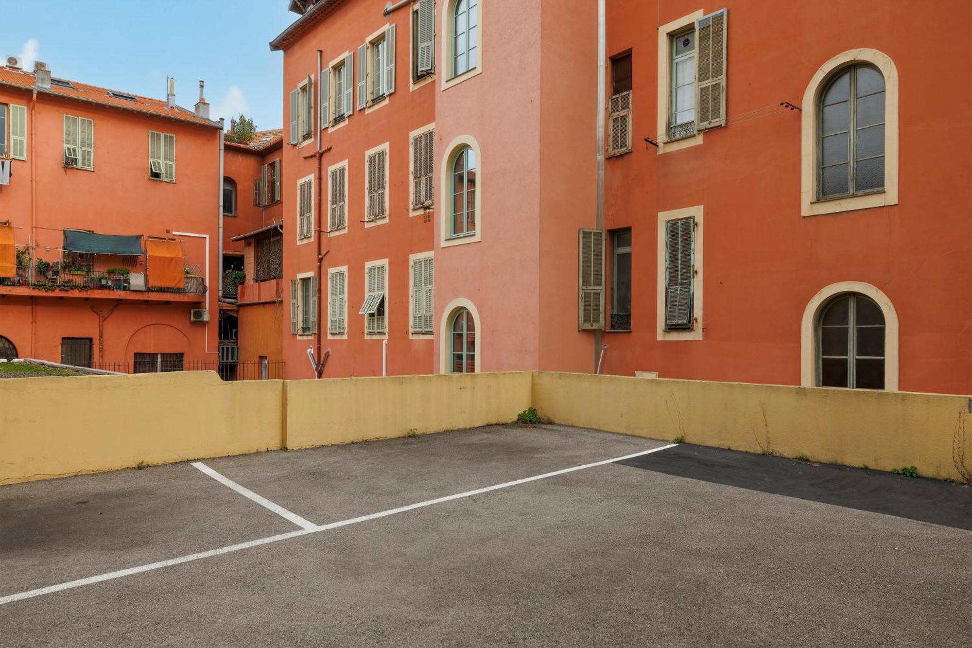Renting - Philibert - Elegant Spacious Quiet Near The Port Free Parking *